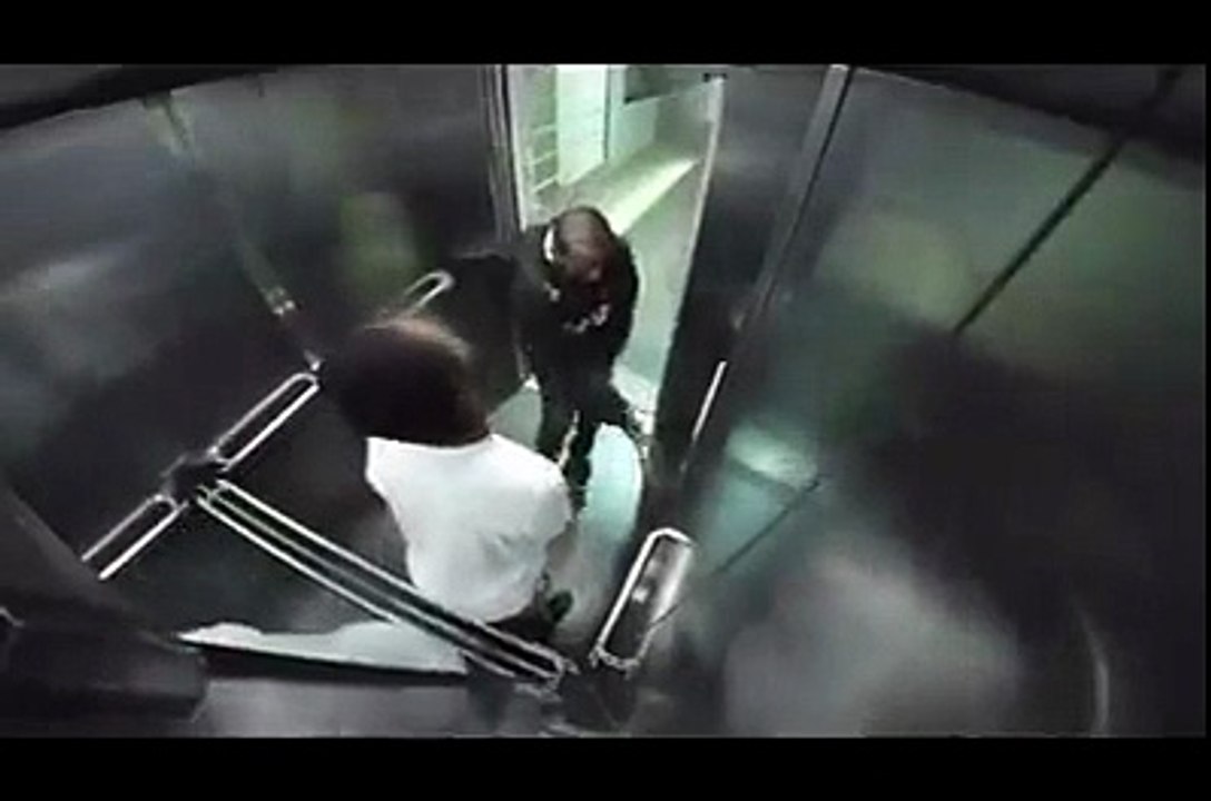 Viado que nojo! pegadinha do peido no elevador