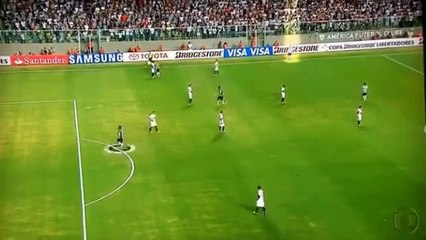 One of many ways Ronaldinho Gaúcho got away from defenders...