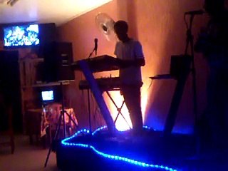 Agê e Pazinato denoite - Meu neném tocando com Tio Léo 3 - 20121028_002128