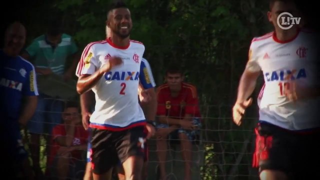 Após dez anos, Léo Moura faz último treino pelo Fla