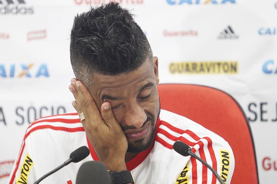 Léo Moura agradece torcida e acha que haverá choradeira na despedida