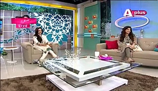 Saba Qamar Mimicry Of Pakistan Actress And Politicians In Live Show