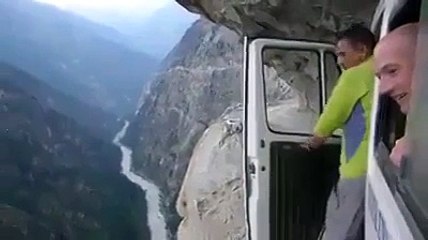 very DANGEROUS road in the world