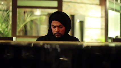 Bohemia Playing Piano - Lag Ja Gale