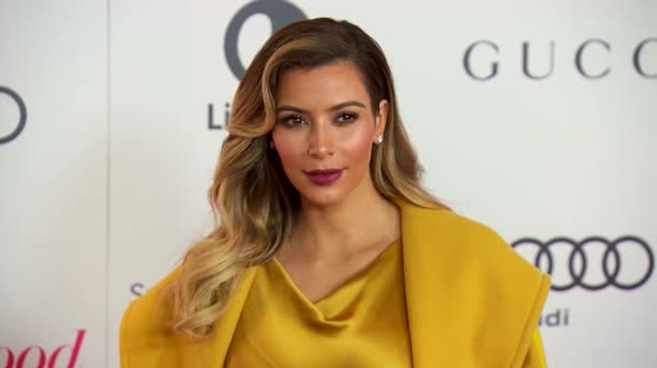 Kim Kardashian nimmt Klavierunterricht um Kanye zu überraschen