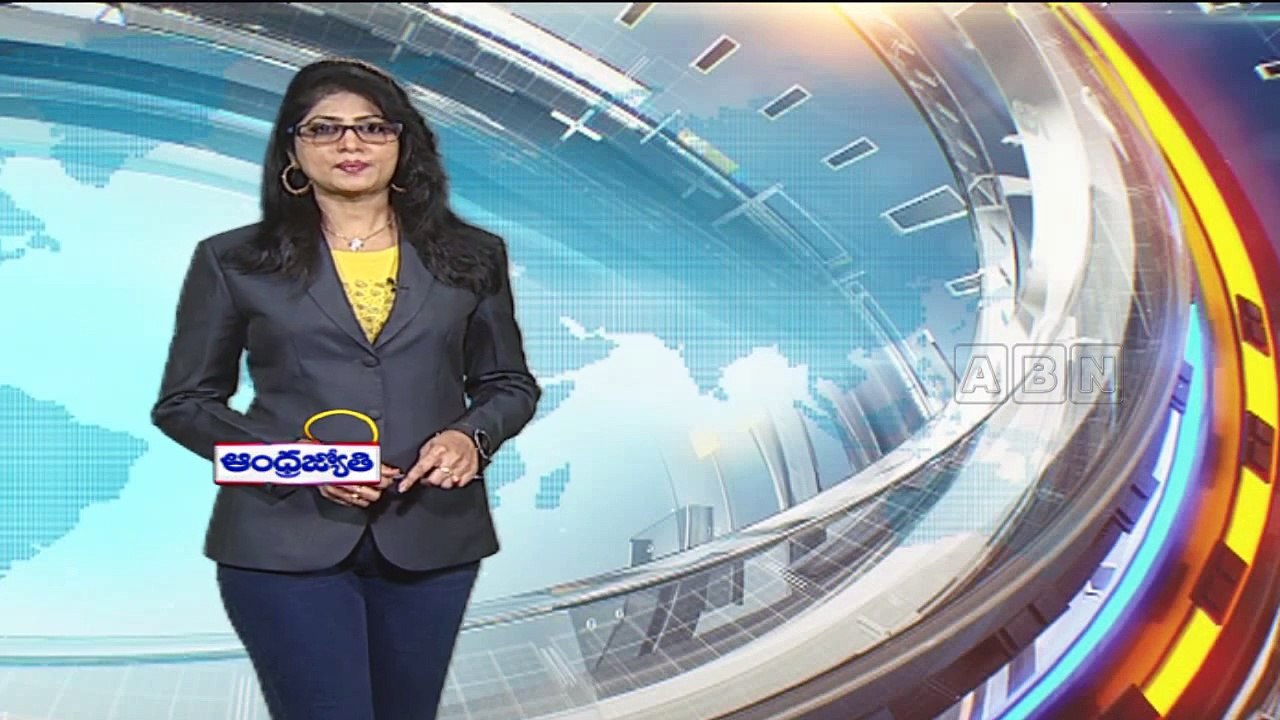 South African firefighters battle blaze on Cape Town mountains  (04 - 03 - 2015)