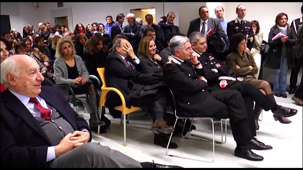 Napoli - "Lo Stato non ha vinto, la camorra oltre i casalesi", il libro del pm Ardituro (03.03.15)