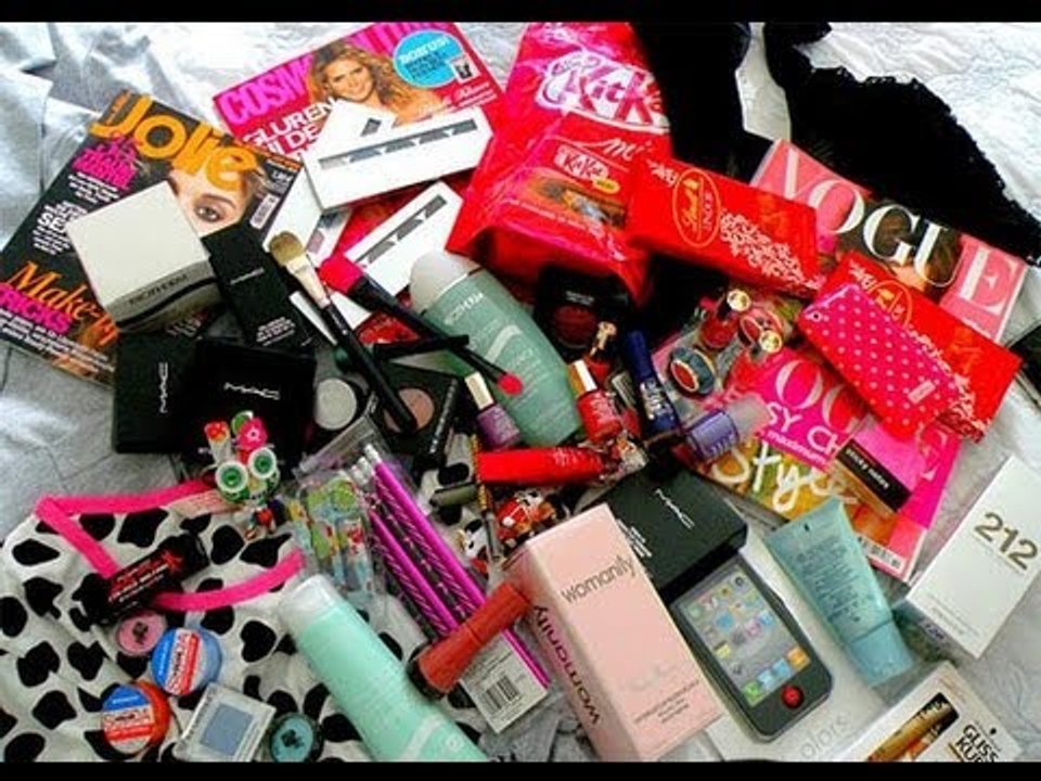 What's in my school bag + OOTD