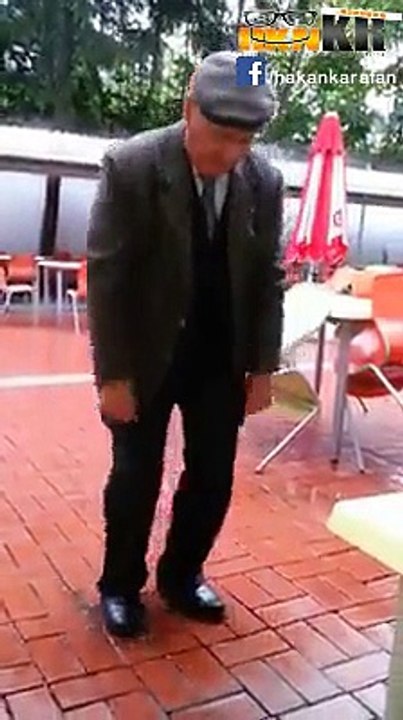 Yaşlı dede horon oynuyor :)