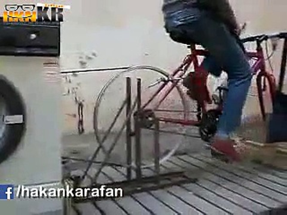 İnsan gücüyle çalışan çamaşır makinesi. :)