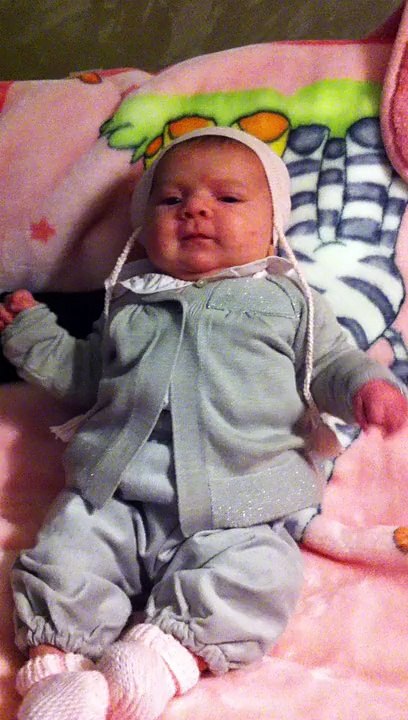 Jenna en habit du dimanche