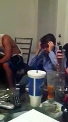 En ado en crise de panique après avoir fumé son premier joint (2m47)