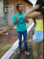 Güzel Kızdan Sokakta Adama Müthiş Dayak