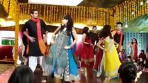 Best ever dance by girls and boys in mehndi