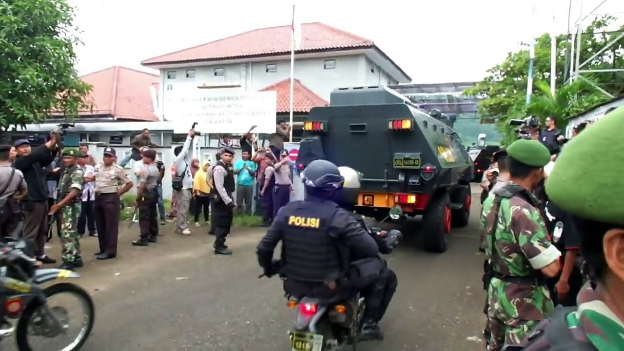 Indonésia pode executar australianos apesar de protestos