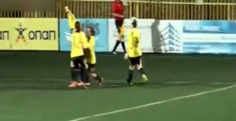 Kadın Futbolcu, Golü Attı Soyundu