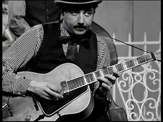 Moustache(1957)-'' jai j'té ma cle dans 1 toneau d' goudron !"