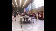 Ces mecs on une Façon vraiment ORIGINAL de Jouer au Ping Pong