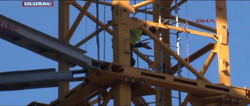 Can güvenliğini hiçe saydı, metrelerce yükseklikteki vince tırmandı