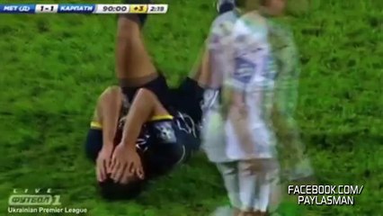 Faul Almak İçin Kendini Yerden Yere Vuran Futbolcu