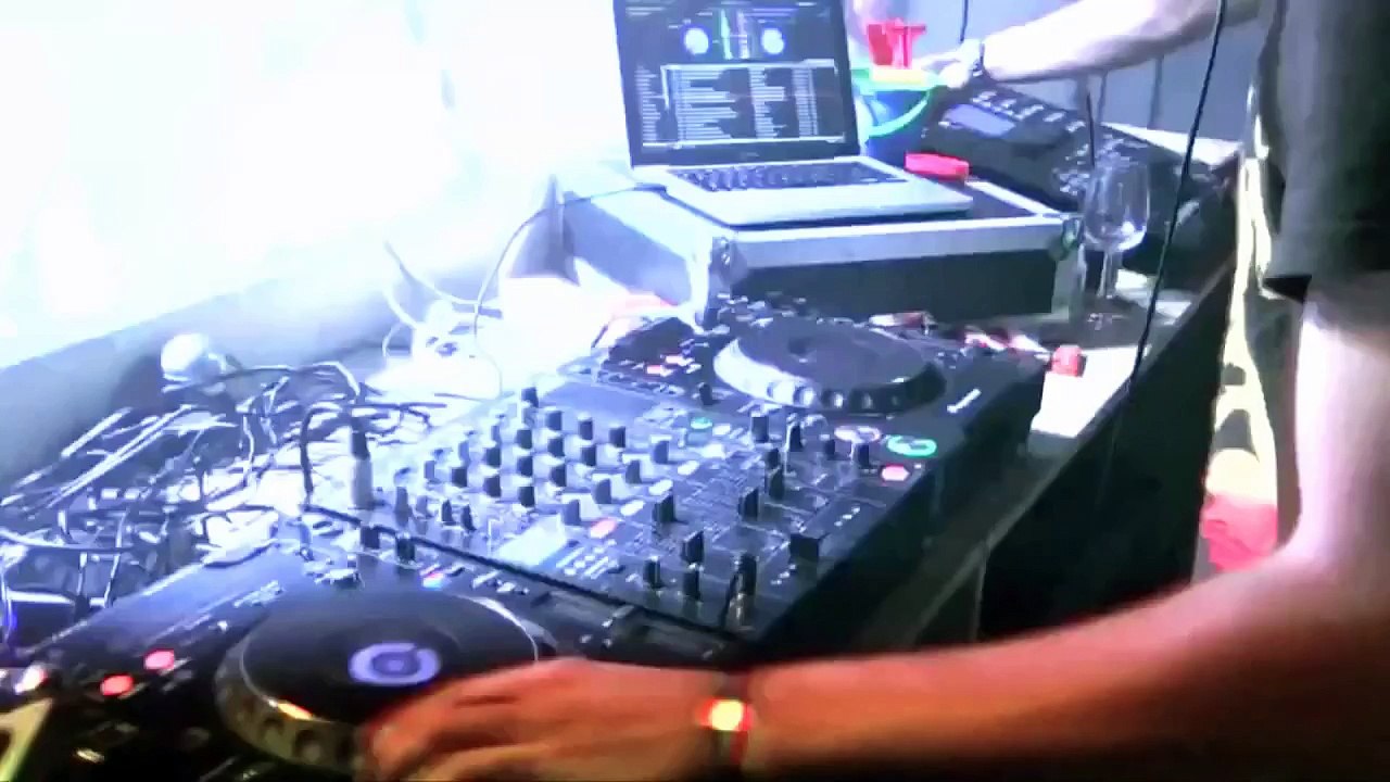 DJ Kicken vs. MC-Q - Zombie (ClubRocker Bootleg Mix)