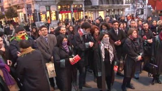 Avukatlardan İç Güvenlik Paketi'ne Karşı Cübbeli Yürüyüş