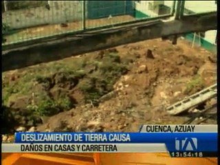 Deslizamiento de de tierra causa daños en casas y vías
