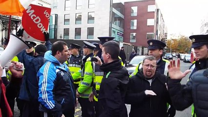 Gardai attempting to Kettle in protesters