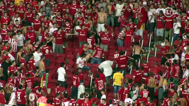 Torcedores do Inter causam confusão na arquibancada