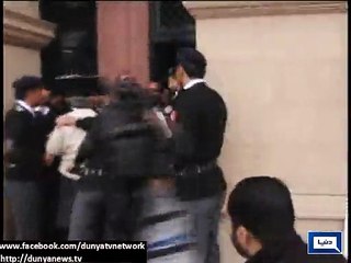 Dunya news-Infuriated Raja riaz argues with punjab assembly guards