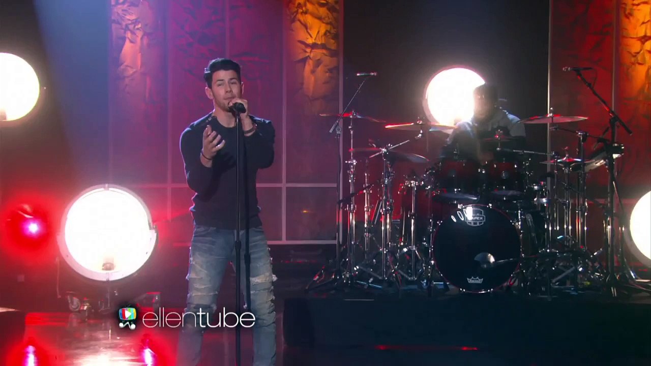 Nick Jonas Performs 'Chains' video Dailymotion