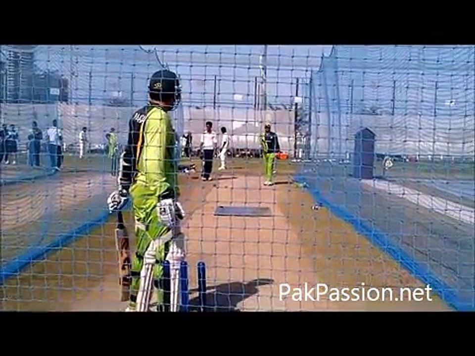Misbah-ul-Haq Practicing at DSC, Dubai, 17_1_2012
