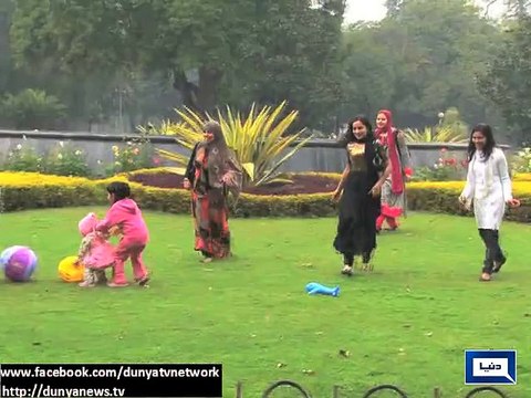 Dunya news- Intermittent rain in Lahore turns weather cold
