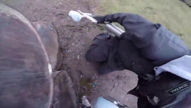 Hilarious Paintball FAIL : headshot on barrel