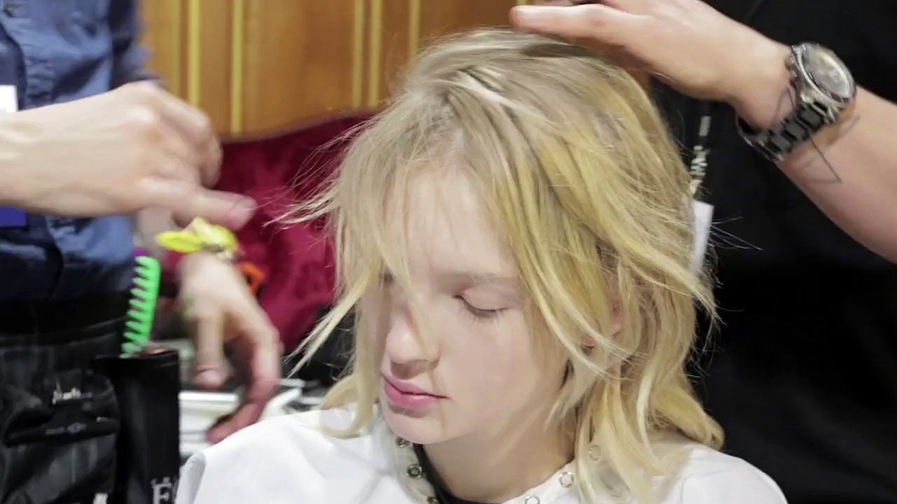 Les cheveux du défilé Dries Van Noten par Sam McKnight