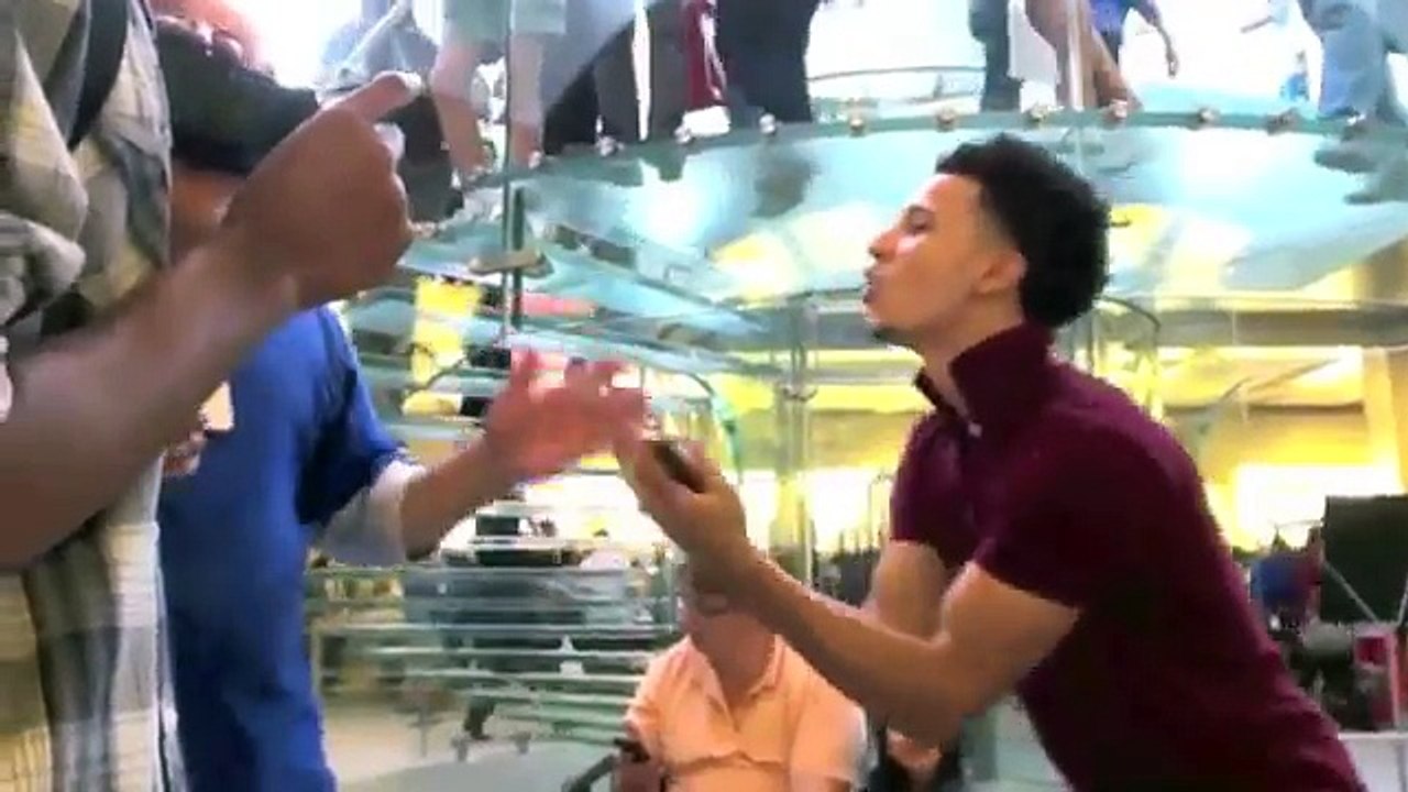 APPLE STORE DANCE TO CALL ME MAYBE - (Adam Saleh)
