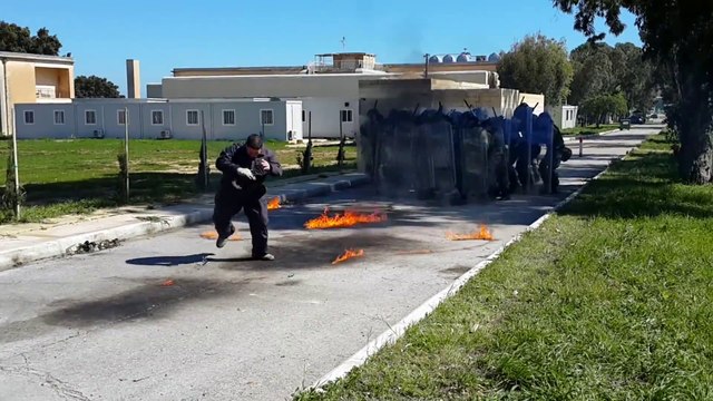 Gros FAIL avec un Cocktail molotov : il se met le feu au visage
