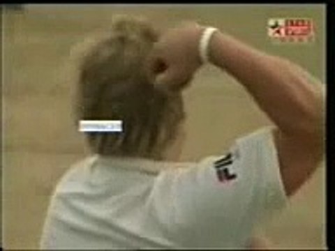 SHANE WARNE MAGIC BALL...Awesome Ball Must Watch...