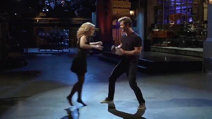Kate McKinnon and Chris Hemsworth Attempt a Dirty Dancing Lift