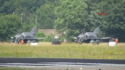 Arşiv- Türk Hava Kuvvetleri'ndeki F- 4 Uçaklarının Uçuşlarından Görüntü