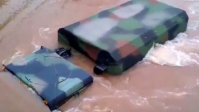 Super Trucks Drive Under Water - Грузовики Едут под Водой !