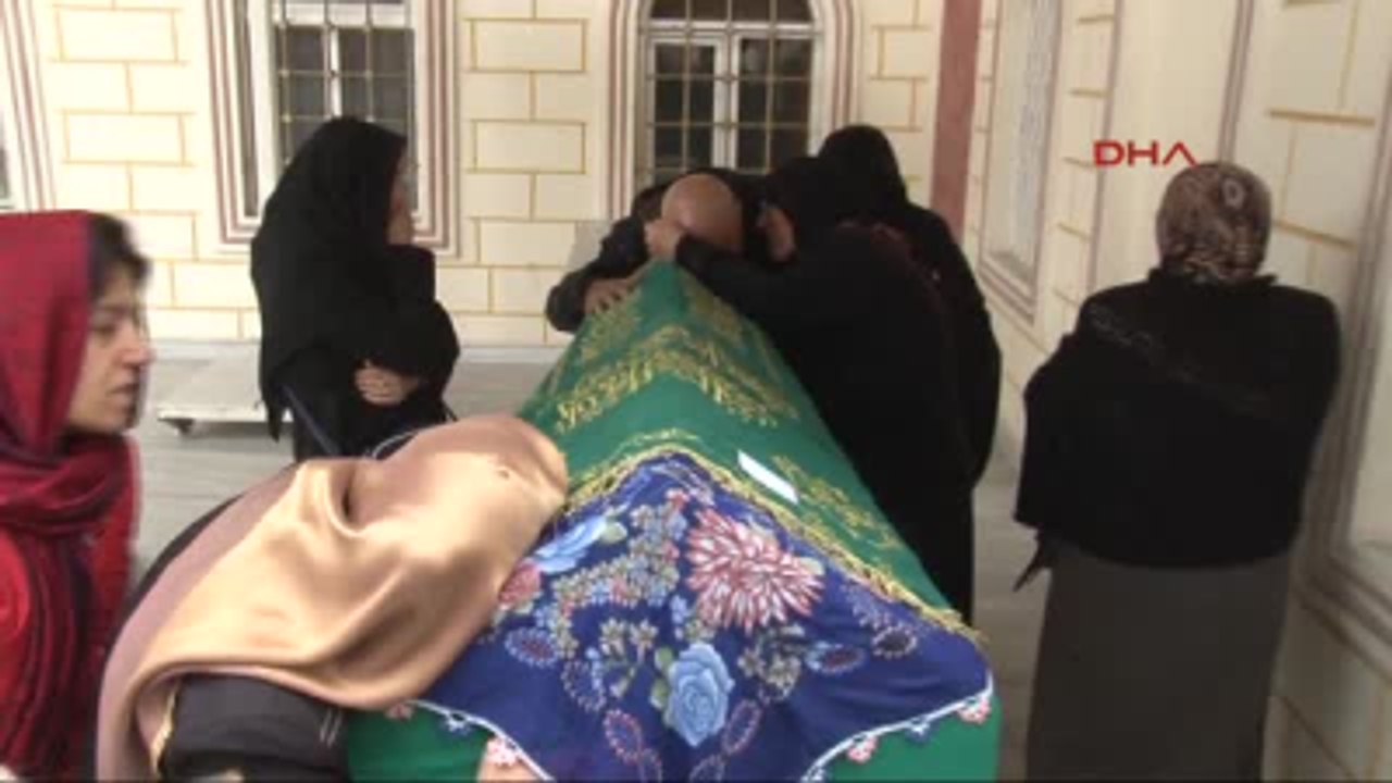 Öldürülen Kızına "Beni Bırakıp Gitme Annem, Gitme" Diye Seslendi