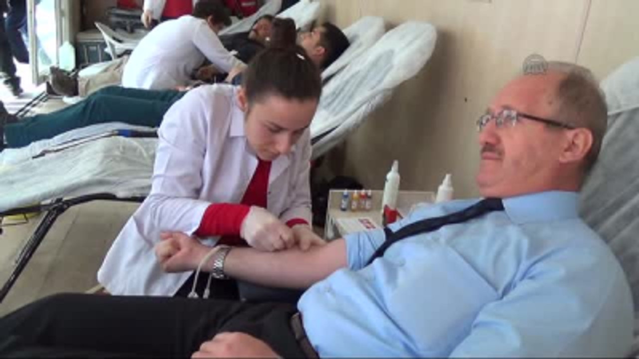 Kanlar "Çanakkale Şehitleri" Anısına Veriliyor