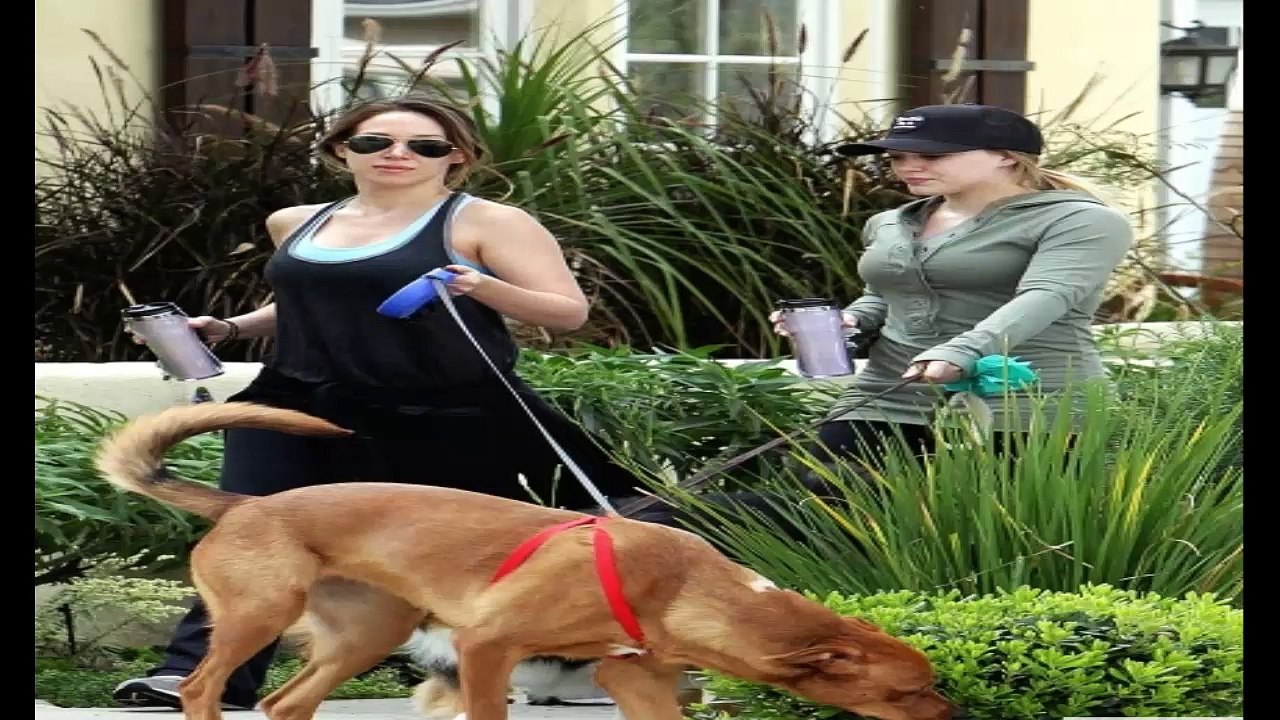 Hilary and Haylie Duff Walk the Dogs Full HD Video