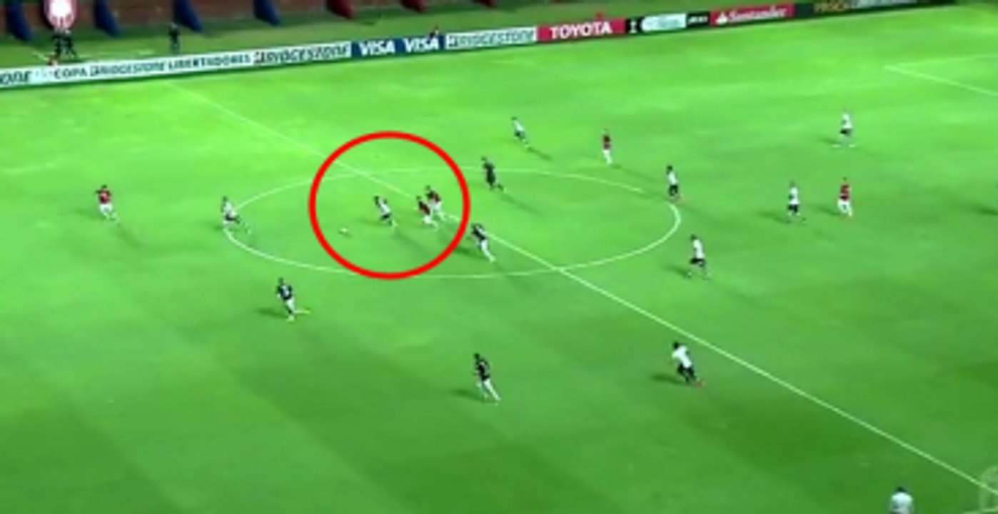 İnanılmazı Başardı! Orta Sahadan Aldı ve Müthiş Gol Attı