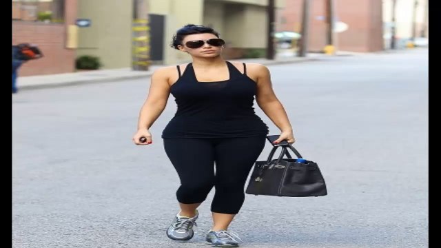 Hot Kim Kardashian Flaunts Her Curves in Gym Gear Full HD Video
