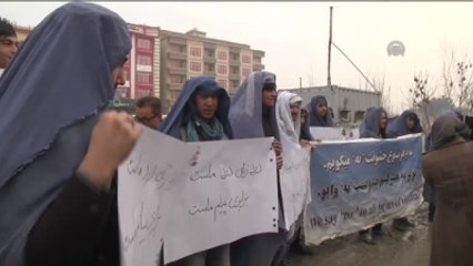Afganistan'da Erkeklerden Burkalı Protesto