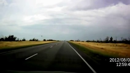 Fighter Plane over  Car - Истребитель на встречке - Прикол !!!