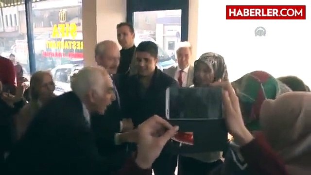 Kılıçdaroğlu, Genç Çiftin Nişan Yüzüğünü Taktı