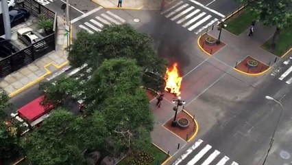 Miraflores: Vehículo explotó frente a la Embajada de Brasil [Videos]